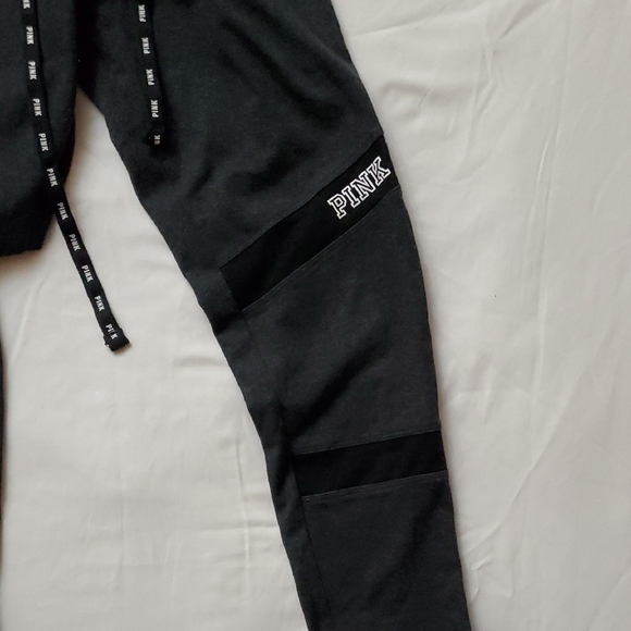 PINK Victoria's Secret Black Yoga Leggings with Bold Branding Sz.S/p - Picture 4 of 13